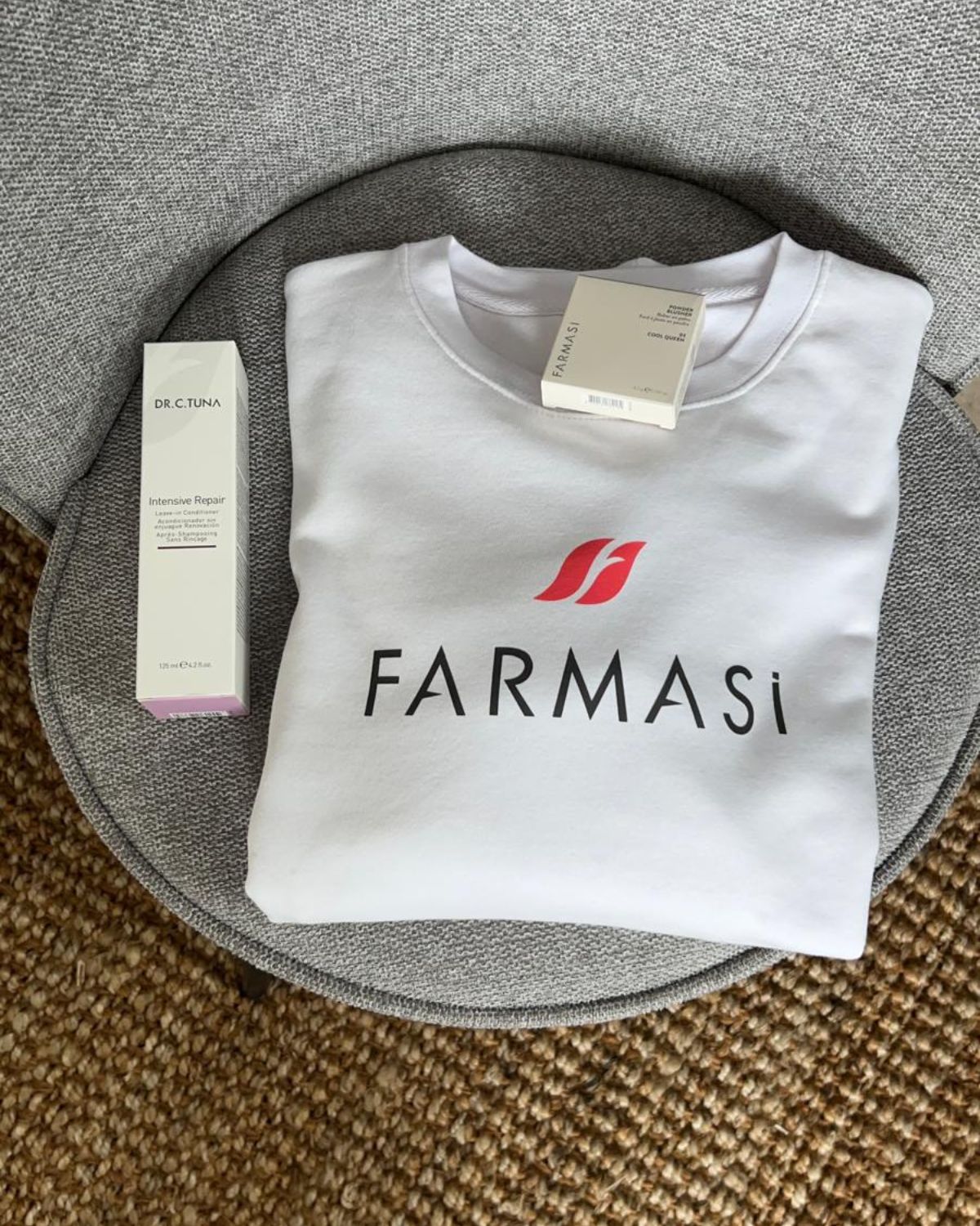 Sudadera Farmasi Blanca Unisex Sin Capucha